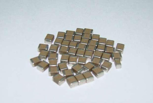 貼片電容介質(zhì)X5R與X7R之間的區(qū)別